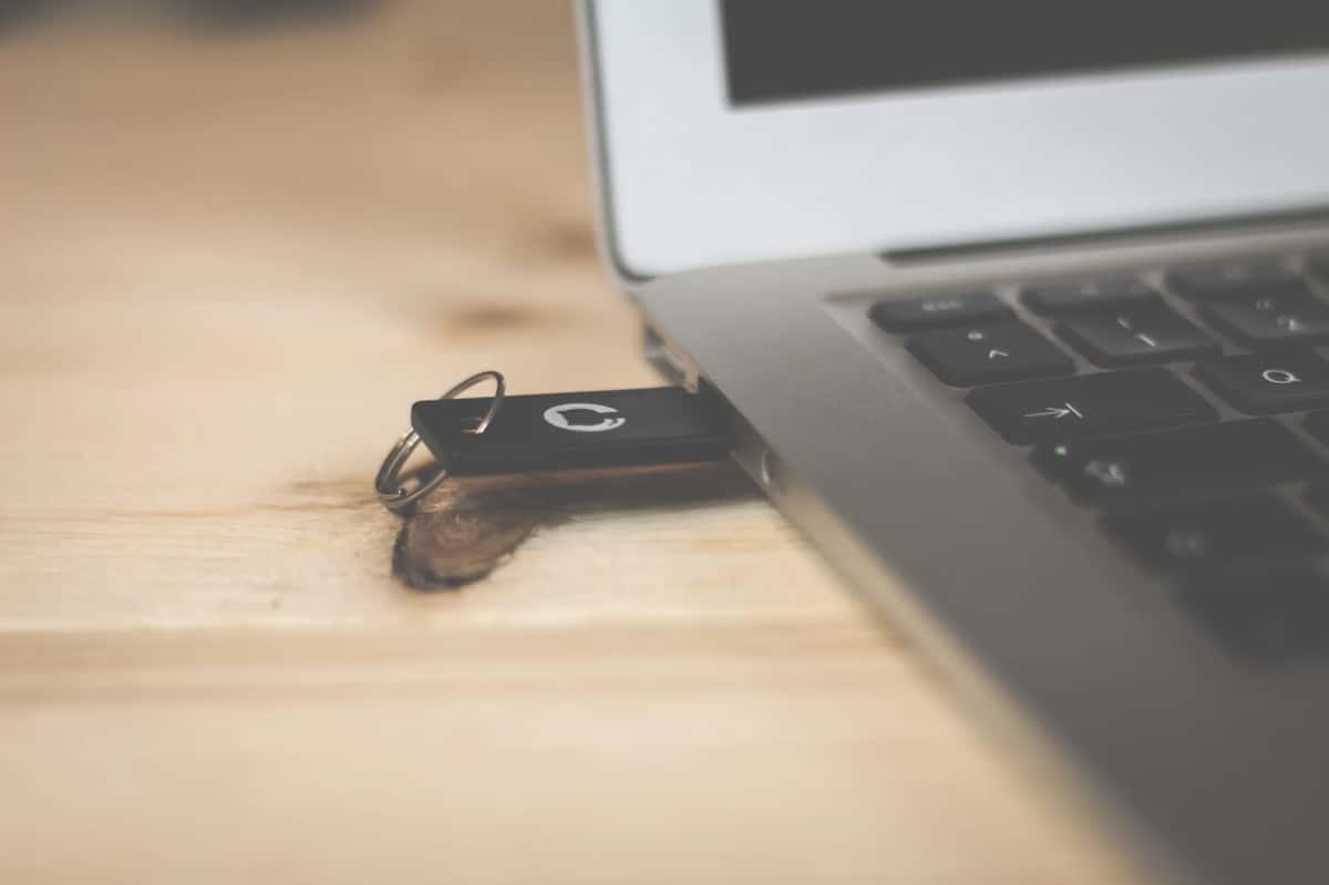 Bad USBs Are The Reason Why You Shouldn’t Plug Just About Anything Into Your PC