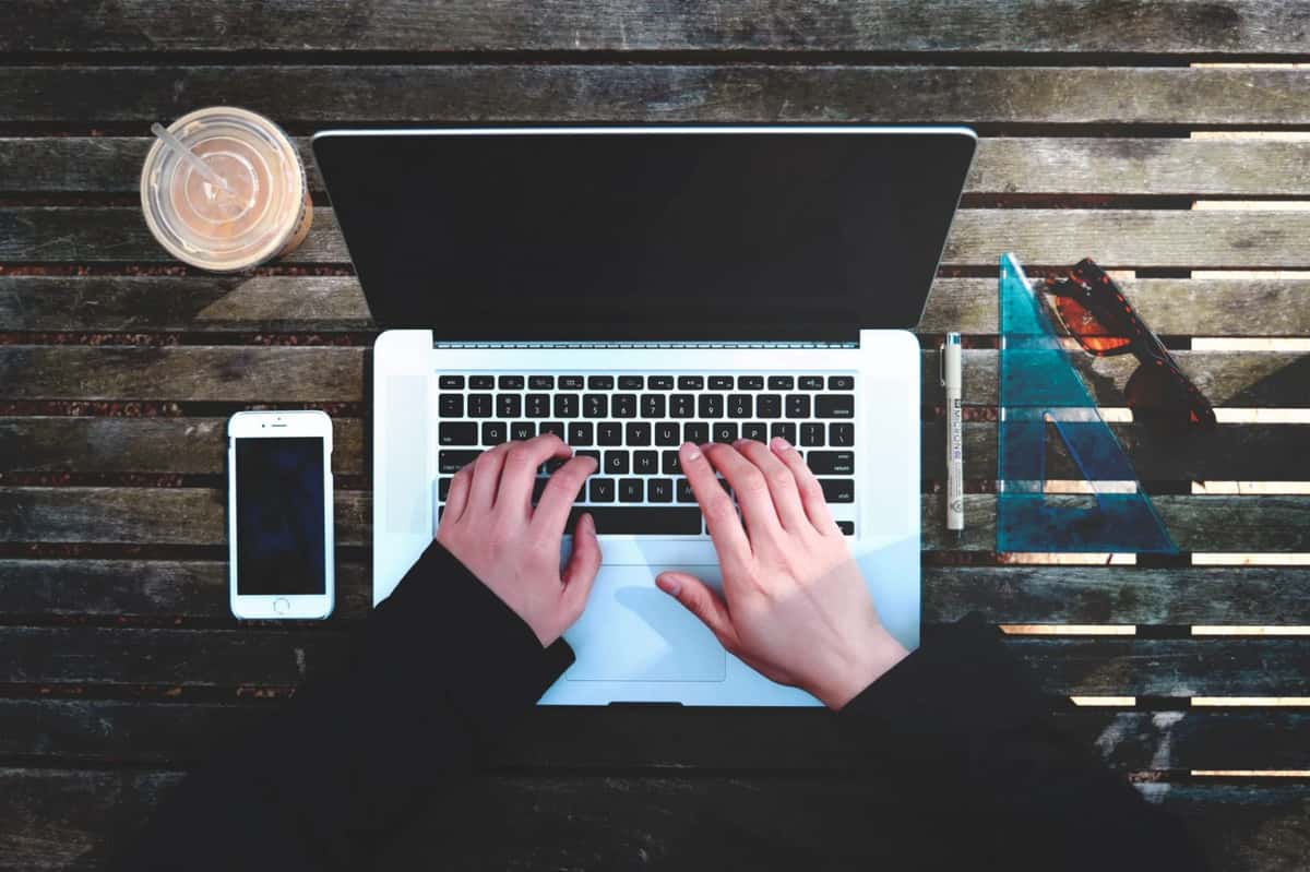 5 Reasons Why Data Scientists Should Use IDEs Over Traditional Text Editors