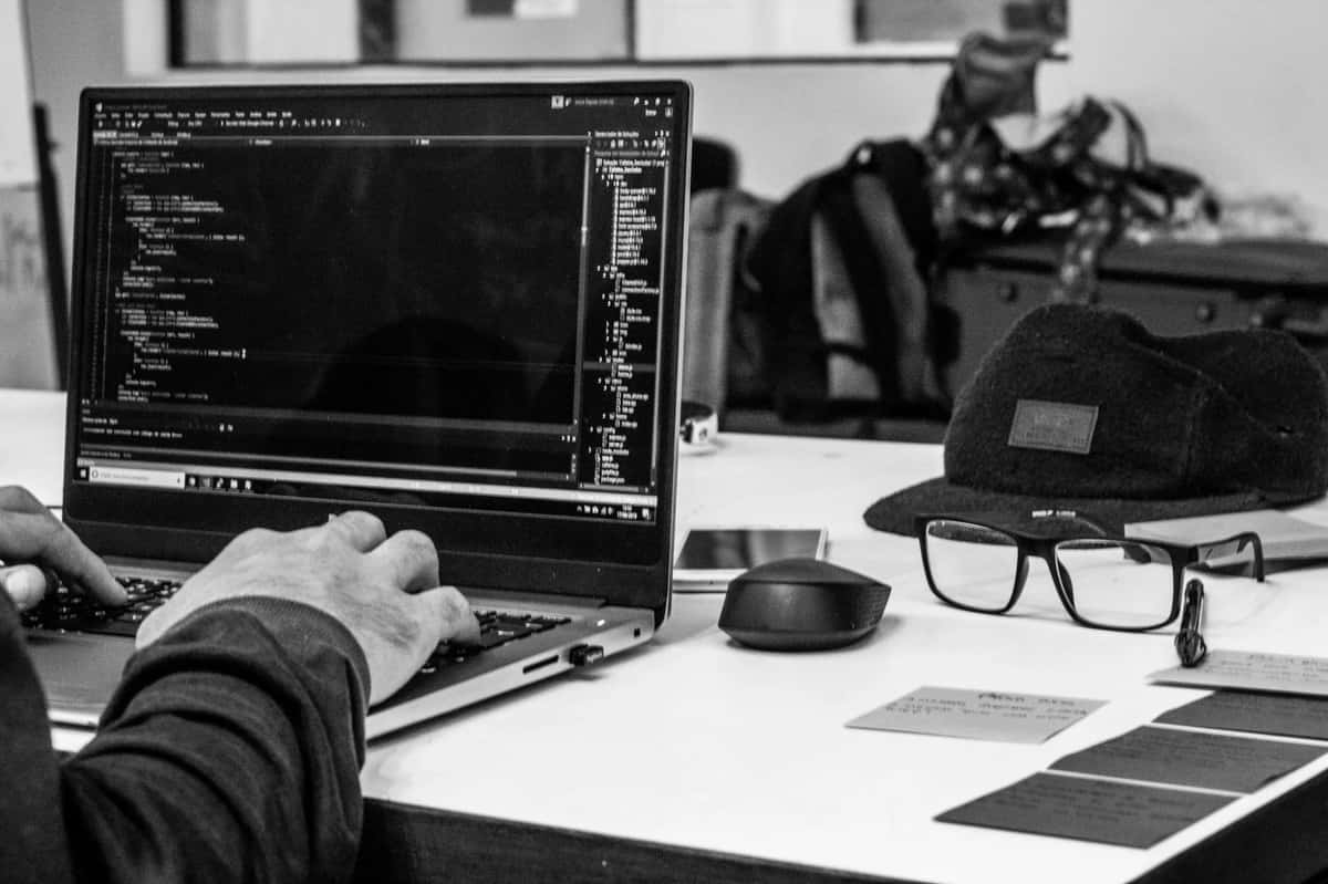 A Beginner’s Guide To Build And Visualise ANN in R With Code
